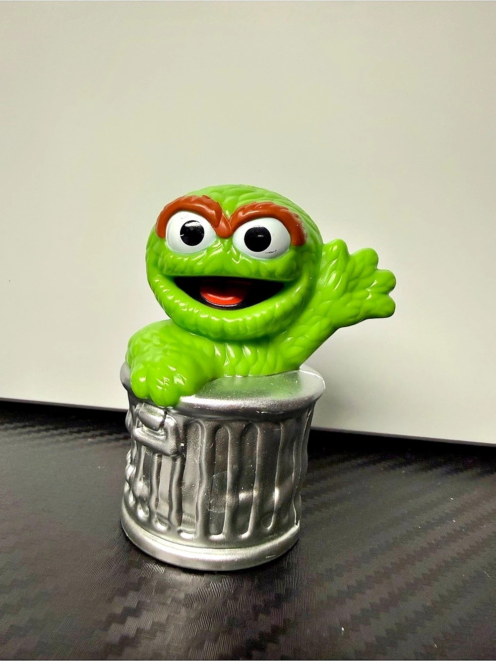 Sesame Workshop Oscar the Grouch Figure in Green & Silver Like New